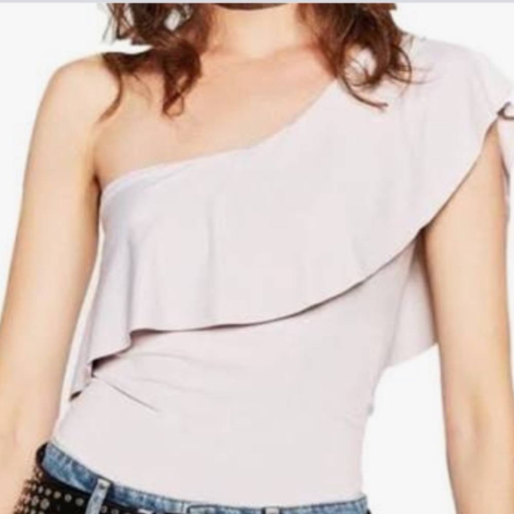Lavender one shoulder ruffle bodysuit in a Small